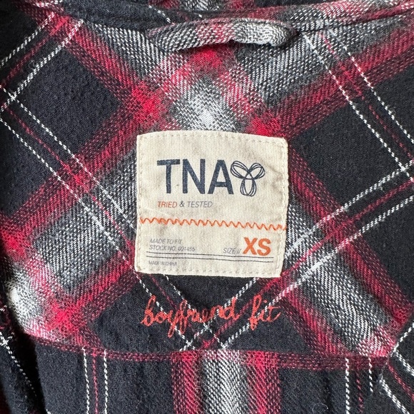 Aritzia TNA Plaid Flannel Button Down Shirt Size XS - Picture 4 of 4
